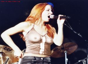 Fake : Simone Simons