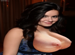 Fake : Ariel Winter