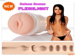 Fake : Selena Gomez