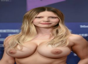 Fake : Mia Goth